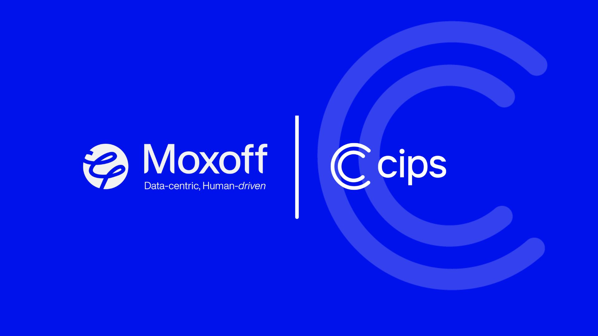 logo Moxoff e CIPS informatica in bianco su sfondo blu
